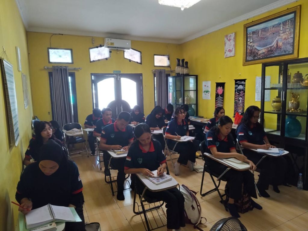 実習生が集中して学習