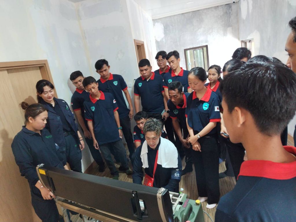 グループでの実践的な研修