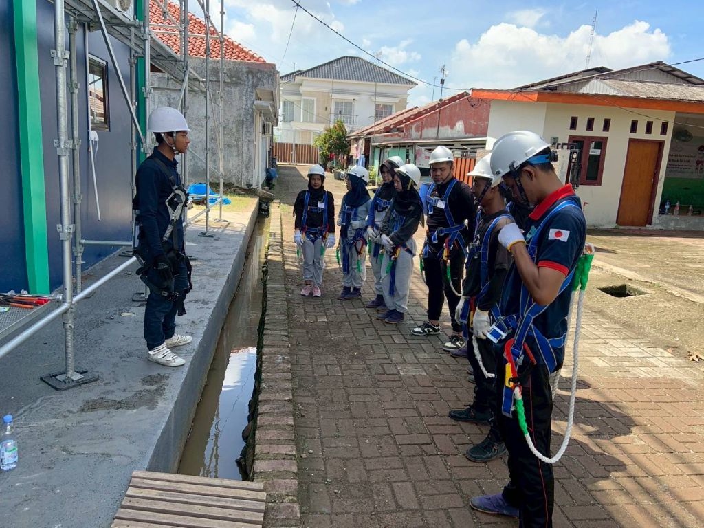 安全装備を着用しての実地訓練